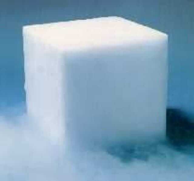 ドライアイス 【20kg】 【翌朝10時まで着】 送料無料 購入 氷販売店 アイスクリーム 食品保存 実験 スモーク 煙 演出 冷蔵庫 冷凍庫 故障 停電 精密部品 冷やし嵌め ペット 遺体