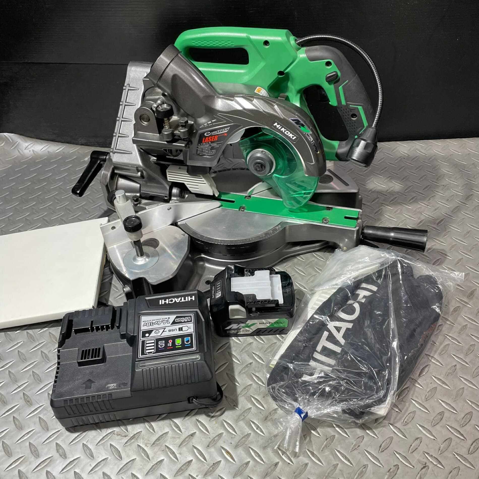 【新古】★ハイコーキ(HIKOKI ※旧:日立工機) コードレス卓上スライド丸のこ C3606DRA(XP)【川口店】