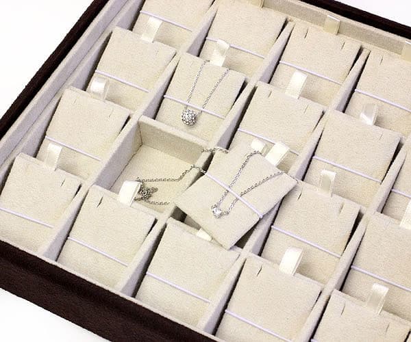 ネックレスの収納ケース パット込 ペンダント 20本用 プロ仕様 ネックレスケース 高級宝石箱 収納ボックス ジュエリーボックス ジュエリーBOX 保管 宝箱 宝石箱 jewelrybox アクセサリー accessory case 宝石 箱 necklace 茶色 プロ 業務用 バースデープレゼント thumbnail 3