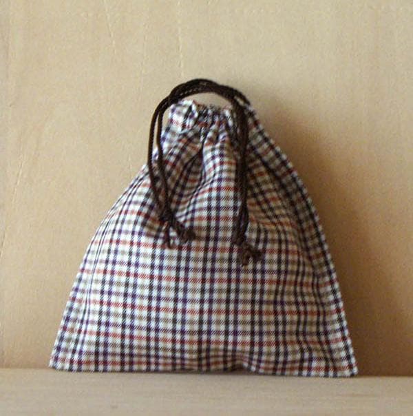 男性にもおすすめシンプルでお洒落な巾着袋チェックSサイズ