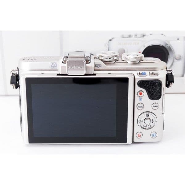 【中古】 オリンパス OLYMPUS E-PL8 ブラック レンズキット 美品 史上最高デザイン 付 当店保証30日間 人気 ミラーレス 一眼レフ 交換レンズ カメラ thumbnail 3