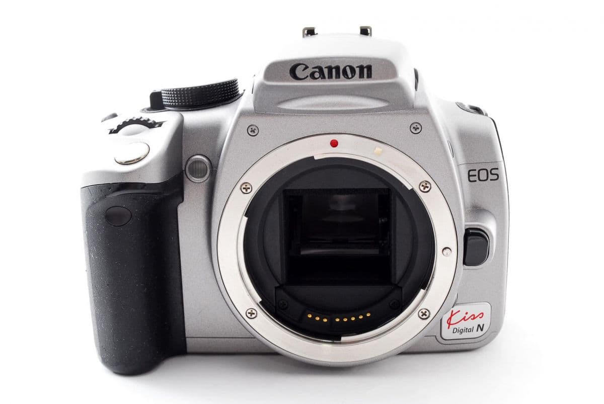 【中古】 キヤノン Canon EOS Kiss Digital N デジタルN ダブルズームレンズセット シルバー 美品 デジタル一眼始めるならこれ ストラップ付き 当店保証30日間 人気 ミラーレス 一眼レフ 交換レンズ カメラ thumbnail 2
