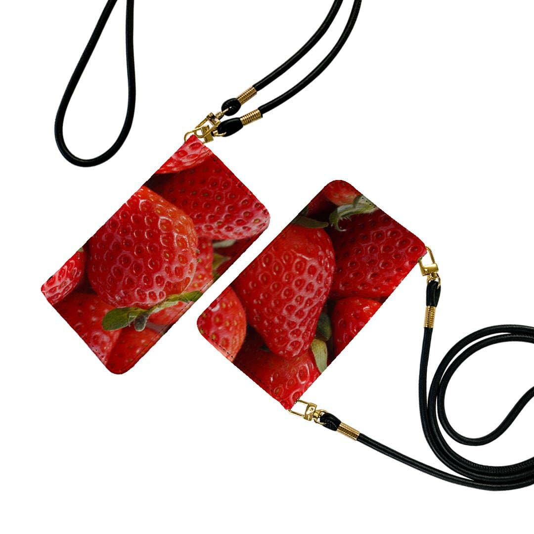 Xperia XZ3 SO-01L エクスペリア XZ3 ストラップ付き so01l ケース ショルダー スマホ 落下防止 手帳型 マグネット式 ピタッと閉まる スマホカバー 肩掛け 斜めかけ 001592 苺　果実