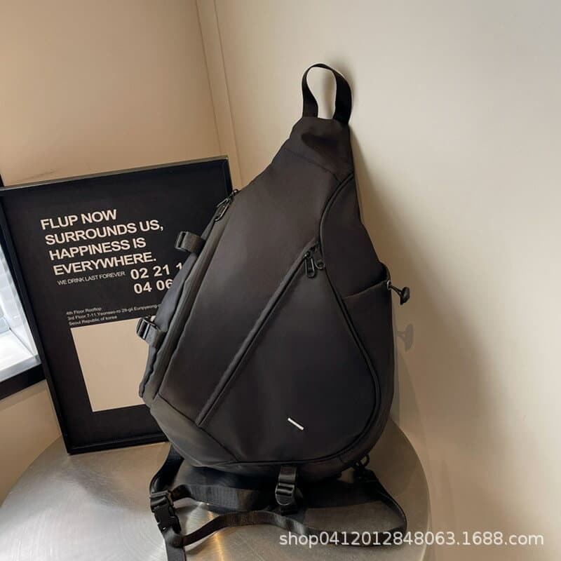 《ボディバッグ》 ナイロン 肩掛け ブラック シンプル オシャレ カジュアル ニッチ スポーツチェストバッグ スモールバッグ レディース 軽量 速乾 メッセンジャーバッグ