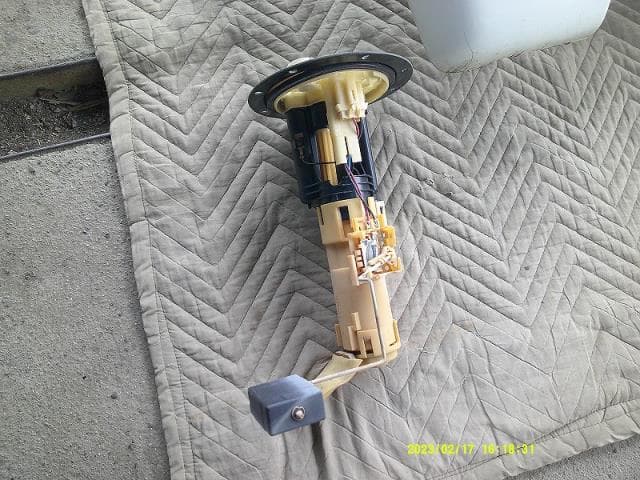 【中古】中古部品 テリオスキッド J131G フューエルポンプ 【3340030100-001976000020600】