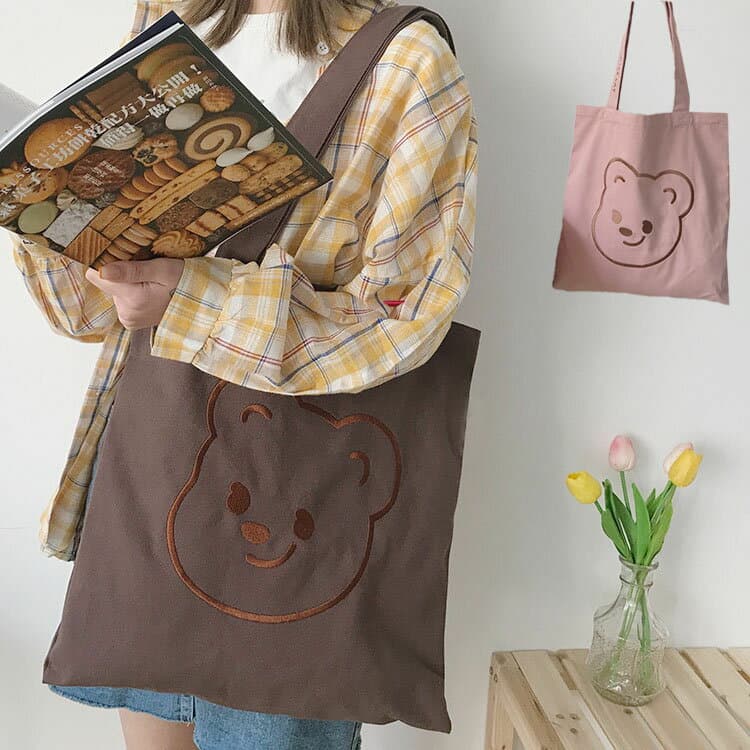 キャンバスバッグ 英字 可愛い シンプル 大容量 トートバッグ キャンバスA4 a4 軽量 マザーズバッグ ショルダーバッグ 刺繍 人気 おしゃれ 送料無料