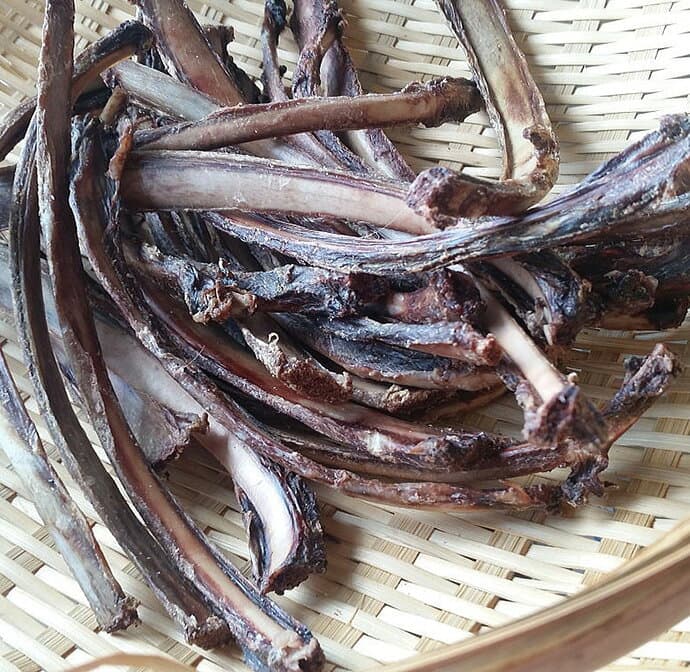 【ふるさと納税】えぞ鹿肉リブ骨（バラ）たっぷり1.0kg（自然食材ペットの健康を考えた無添加おやつ） 北海道 釧路 ふるさと納税 ドッグフード 犬のおやつ F4F-0856 thumbnail 2