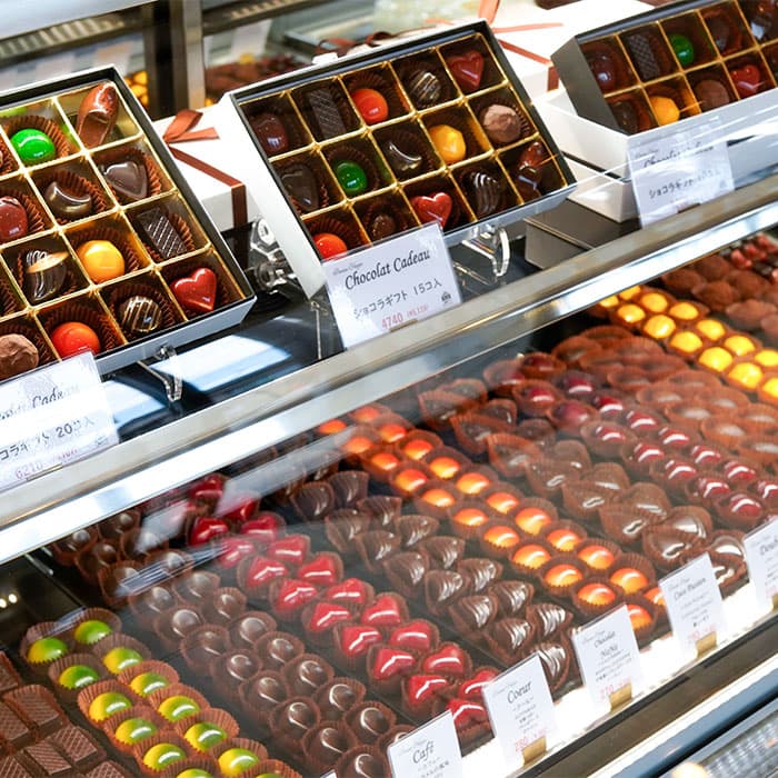 【ふるさと納税】 チョコレート 10個 15個 20個 ボンボンショコラ チョコ 詰め合わせ 冷蔵 プレゼント バレンタイン ホワイトデー デザート スイーツ ギフト 洋菓子 お菓子 食べ比べ 贈り物 贈答 お祝い 人気 ランキング 高評価 記念日 パティスリーポムホッペ 埼玉県 羽生市 thumbnail 3