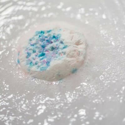 【ふるさと納税】LUSH ラッシュ ハロー ゴージャス ギフトセット_ LUSH ラッシュ バスグッズ バスボム シャワージェル ボディスクラブ ボディローション 保湿クリーム バスアイテム セット 美容 コスメ ボディケア 贈答 ギフト プレゼント 神奈川県 送料無料 【1550092】 thumbnail 2