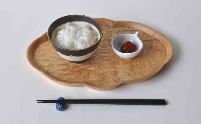 【ふるさと納税】 トレー 木製 お盆 無垢材 天然素材 タモ玉杢 トレイ 和風 おぼん テーブル コーディネート インテリア キッチン雑貨 市川木工 木材 木工 おしゃれ 家具 日用品 ウッド プレート 食器 カフェ風 北欧 ナチュラル 和モダン 高級感 贈り物 ギフト 藤枝市 静岡県 thumbnail 3