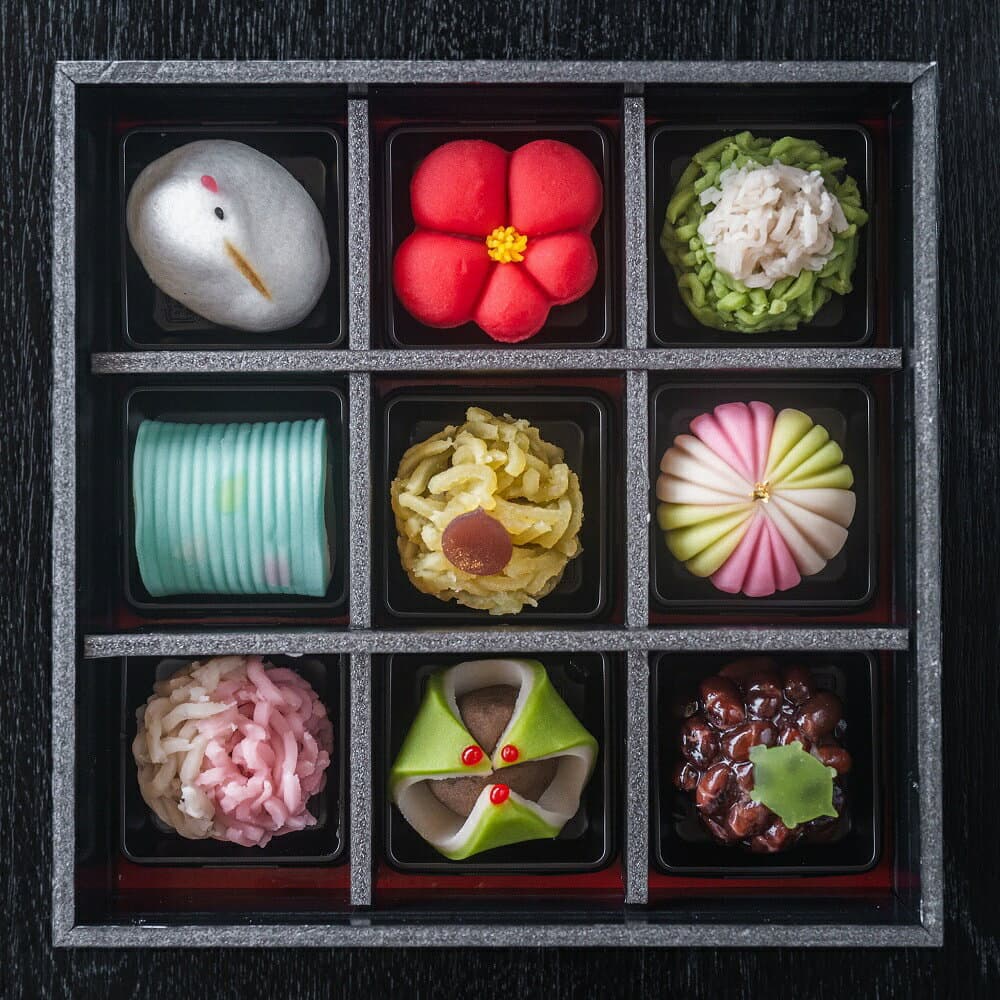 【ふるさと納税】和菓子 12月発送 お正月を彩る 上生菓子 京菓子 おせち【2026年12月～発送】京都府「現代の名工」あずきの里謹製【JO-9】 ｜ 正月 新春 お祝い 贈答 進物 お菓子 ギフト thumbnail 2