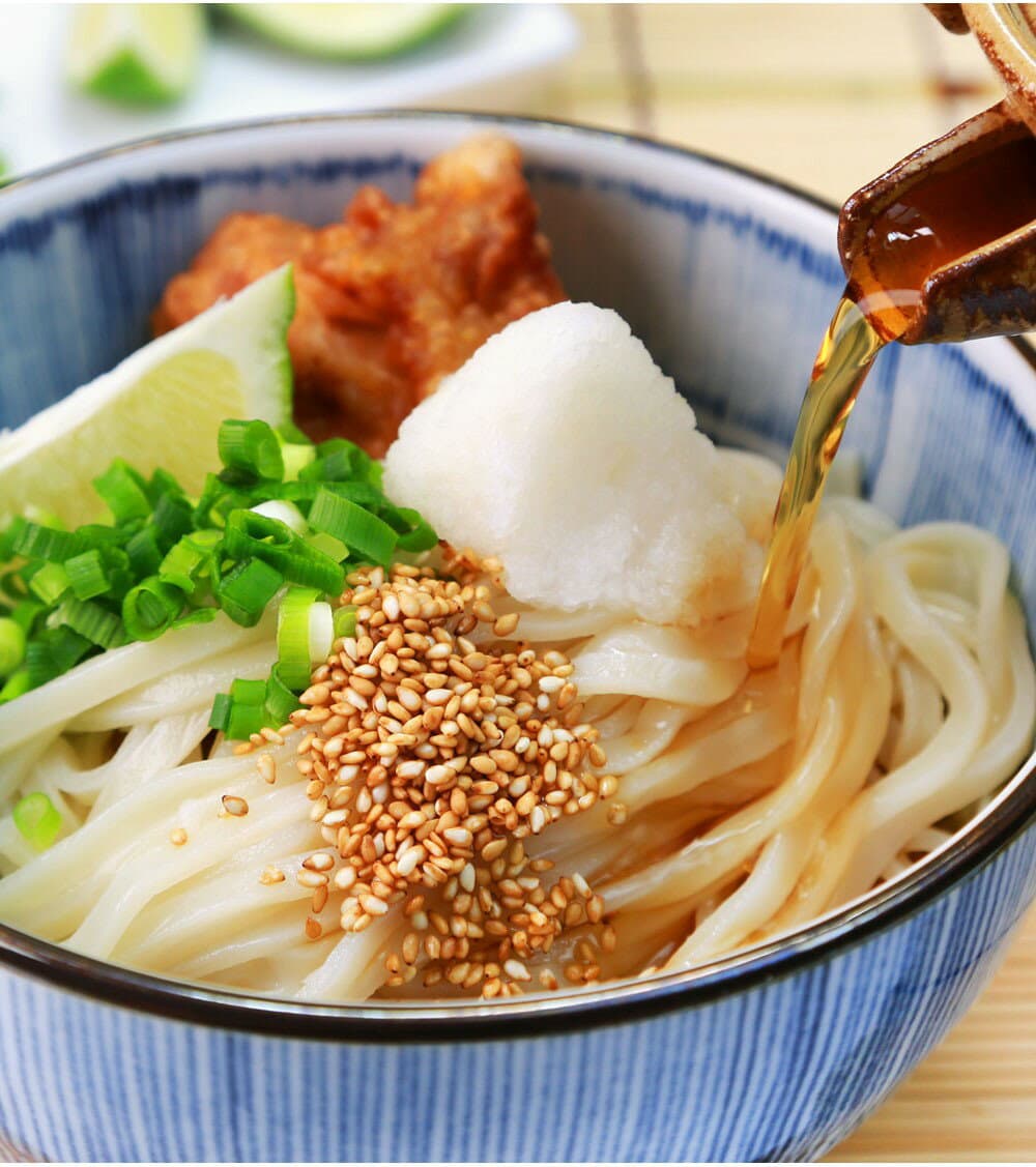 【ふるさと納税】【定期便】本場純生讃岐うどん 10人前つゆ付 年3回発送（1月・5月・9月）〔提供：株式会社ことひら街道〕 しあわせ製麺 本場さぬきうどん つるつる こし