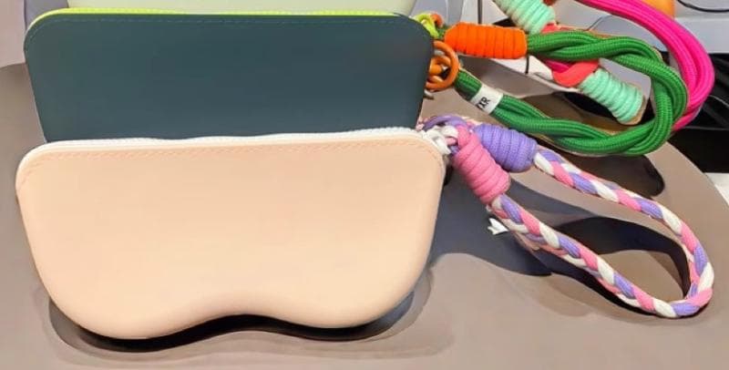 メガネ ケース カバン に つける ポーチ シリコン サングラス 防水 ストラップ 持ち運び 普段使い 旅行 シンプル 無地 ピンク グレー 青