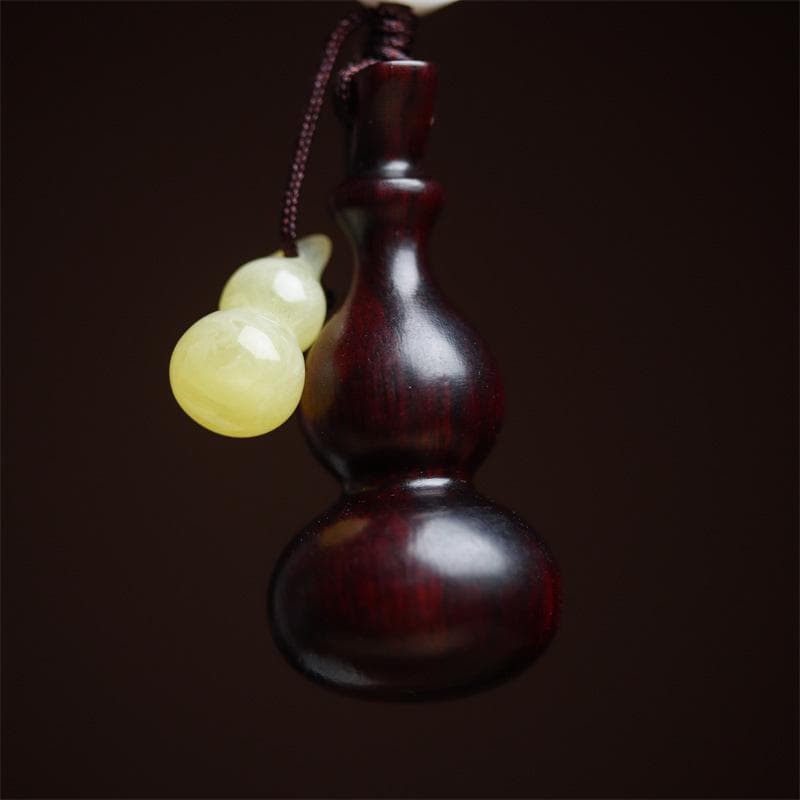 キーホルダー 男女兼用 紫檀木 ミニひょうたん 瓢箪型 車用キーリング 福禄 縁起物 開運祈願 お守り おしゃれ 上品 高級感 かわいい 木製 ストラップ バッグチャーム ギフト 贈り物