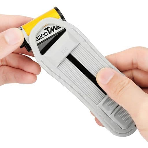 【暗室操作不要】JJC35mmフィルムピッカー35mmフィルムカセットカートリッジオープナー暗室操作不要携帯便利軽量いつでもどこでも35mmフィルム使用可能操作簡単日光でも使用可能使用便利