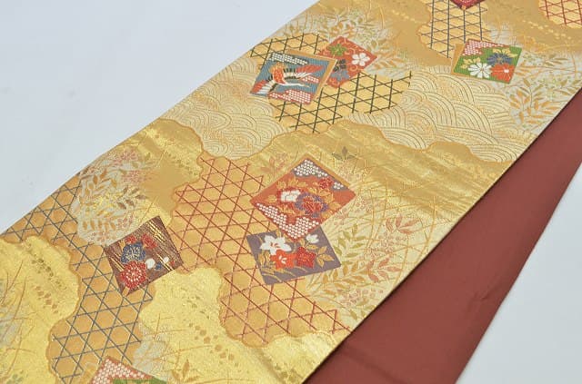 ＼17周年SALE★ポイント10倍+50%OFF／【中古】 袋帯 振袖用 リサイクル 正絹 カジュアル シルク ギフト 在庫限り 仕立て上がり 金系 古典文様 rr0015b 【 送料無料 リユース 和服 結婚式 お祝い お茶会 パーティー 入学式 卒業式 お茶席 茶道 着物 帯 kimono 通販 】 thumbnail 3