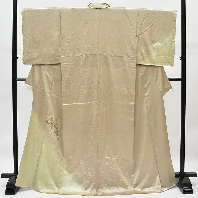 ＼17周年SALE★ポイント10倍+50%OFF／【30%OFF★在庫復活】 【中古】 リサイクル着物 身丈159.5cm 裄丈63.5cm 付下げ 正絹 仕立て上がり 刺繍 袷 綸子 M ふくよかLL 茶系 松皮菱文様 特品 [ 着物 中古 帯 リサイクル 振袖 浴衣 袴 和服 古着 ] 【r26】 thumbnail 3
