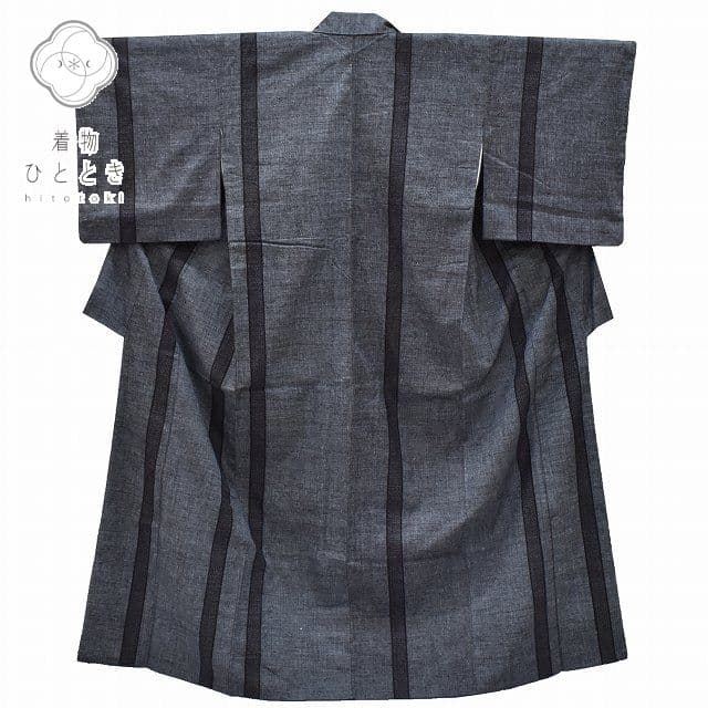 ＼17周年SALE★ポイント10倍+50%OFF／【中古】 リサイクル着物 身丈157.3cm 裄丈64cm 真綿紬 正絹 仕立て上がり つむぎ M 紺色系 亀甲絣文様 特品 [ 着物 中古 帯 リサイクル 振袖 浴衣 袴 和服 古着 ] rr1970b