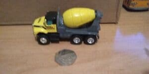 【送料無料】ホビー　模型車　車　レーシングカー セメントトラックダイカスト