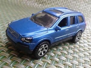 【送料無料】ホビー　模型車　車　レーシングカー マッチボルボmatchbox volvo xc90 en bleu