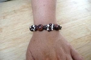 【送料無料】ブレスレット　アクセサリ—　レッドタイガーアイガーネットホワイトビーズブレスレットred tigers eye, garnet amp; white freshwater pearl stretchy beaded bracelet