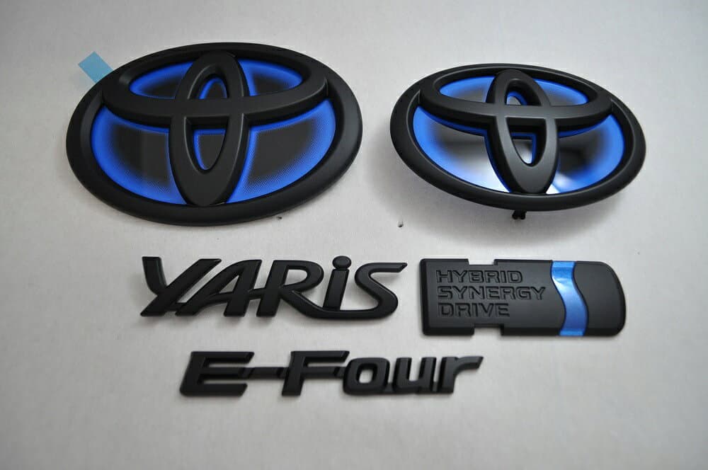 YARIS　ヤリス　ハイブリッド　E-FOUR MXPH10　前期　マットブラックorピアノブラックエンブレム　5点SET　　INVENTER/grow/メッキ/ブラッククローム/ゴールド/車エンブレム/車パーツ/ thumbnail 3
