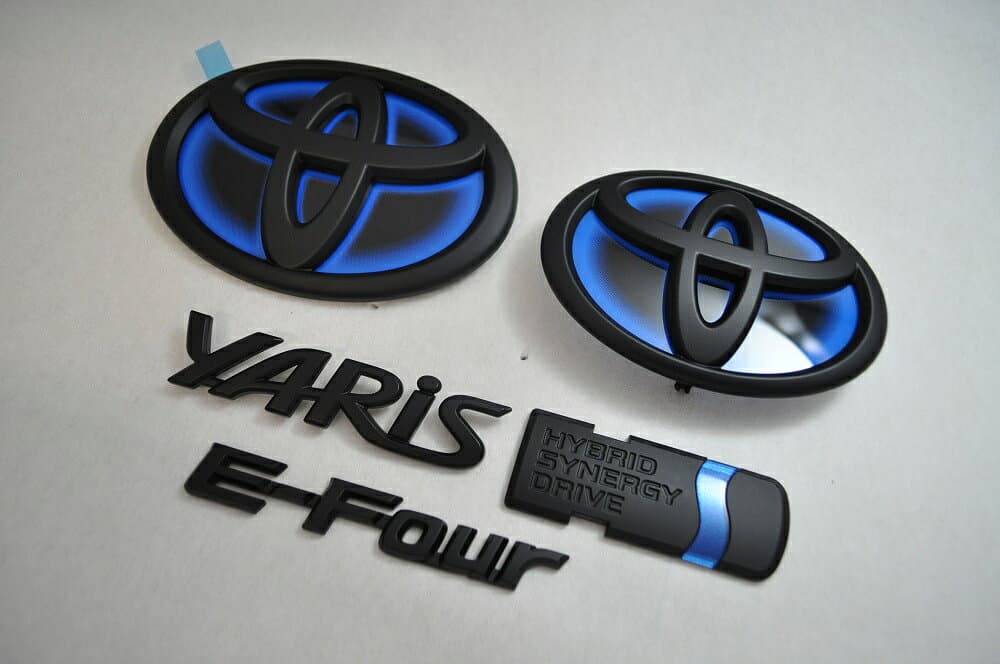 YARIS　ヤリス　ハイブリッド　E-FOUR MXPH10　前期　マットブラックorピアノブラックエンブレム　5点SET　　INVENTER/grow/メッキ/ブラッククローム/ゴールド/車エンブレム/車パーツ/