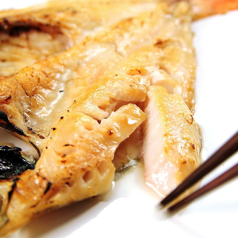 送料無料 お誕生日 お歳暮 ギフト プレゼント 風呂敷包み のどぐろ 近海魚 山陰 干物 お手軽 セット のどぐろ ( ノドグロ 赤むつ )・祝い鯛 ( れんこ鯛 )・さば・沖ぎす・あじセット お年賀 内祝 御礼 国産 食べ物 おつまみ お取り寄せ グルメ 海鮮 水産加工 干物ギフト thumbnail 2