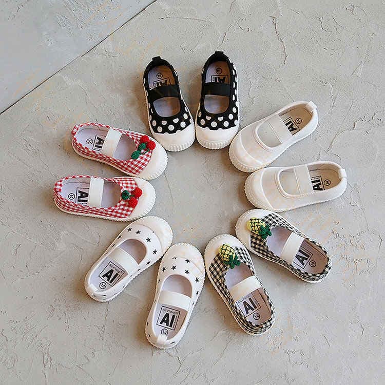 スリッポン キッズスニーカー スニーカー キッズ 子供 子供靴 男の子 女の子 シューズ ジュニア 子供用 キッズ靴 春物 秋物 オシャレ 軽量 通学 通園 カジュアル ファッション アウトドア 紐なし ユニセックス シンプル かわいい 履きやすい メール便 thumbnail 3