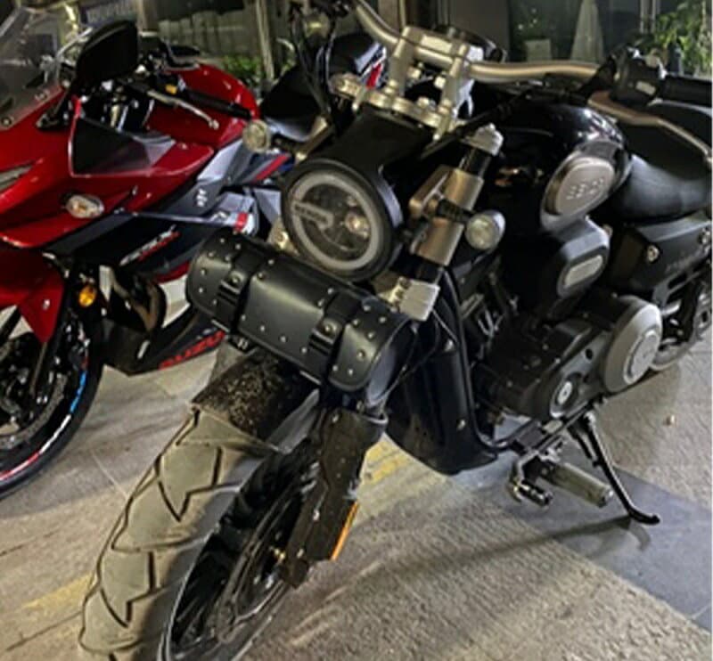 送料無料 ツールバッグ バイク用ツールバッグ ツーリングバッグ フロントバッグ バイク 自転車 工具入れ 小物入れ 収納 フロント サイド サドル 防水 大容量 ベルト ハーレー アメリカン レザー調 スタッズ付き かっこいい おしゃれ thumbnail 2