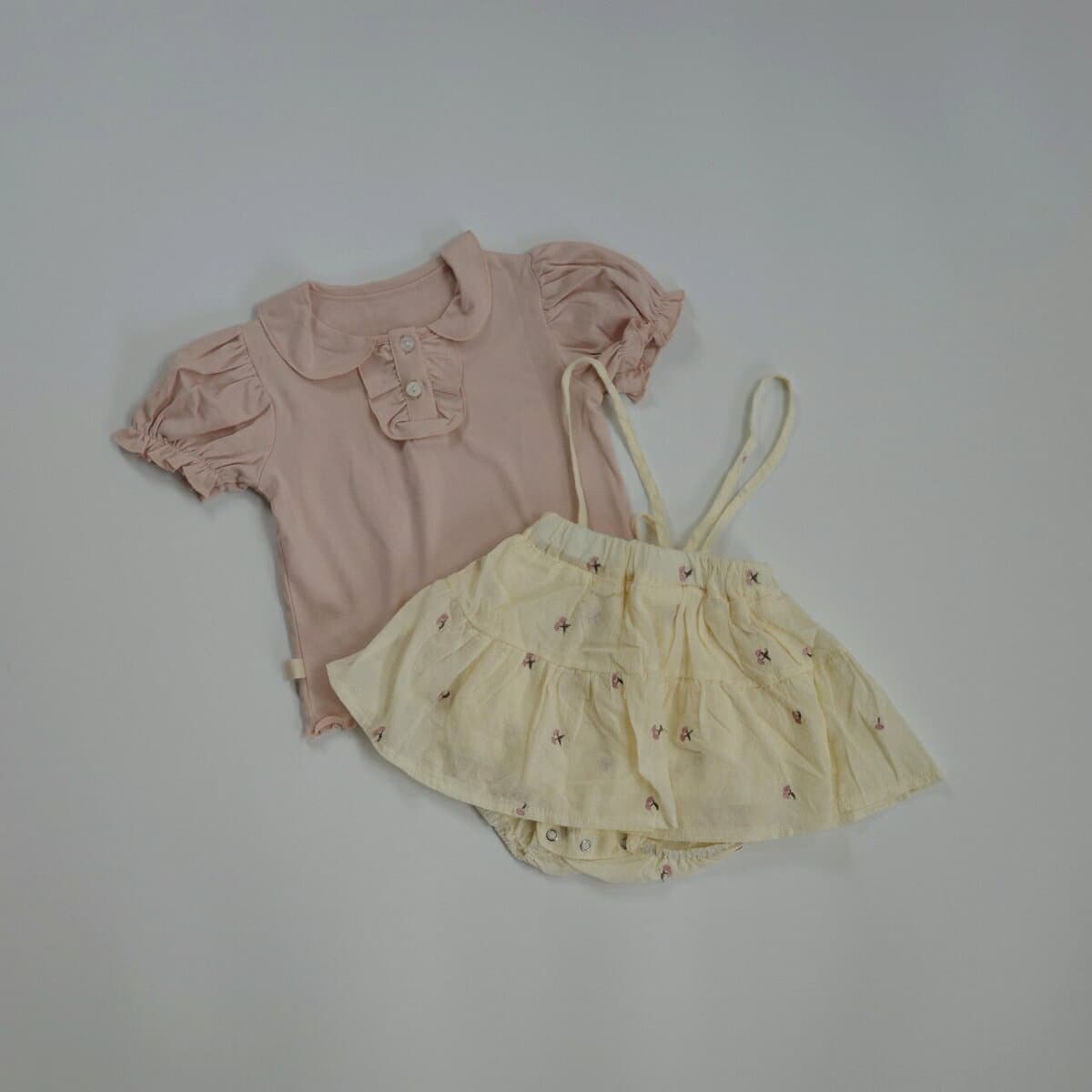 ＼50%OFFセール／ ベビー キッズ 女の子 セットアップ baby pink cherry set さくらんぼ柄 チェリー サスペンダーブルマ 半袖 可愛い 韓国 風 70cm 80cm 90cm 100cm 海外 輸入 子供服 春 夏 秋 送料無料 thumbnail 2