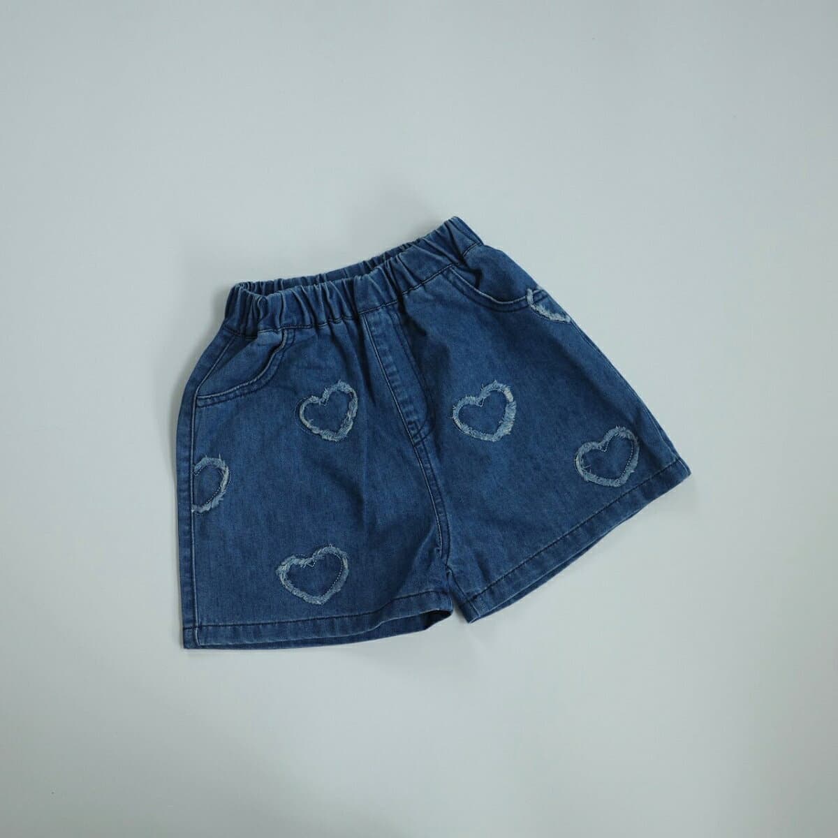 ＼50%OFFセール／ ベビー キッズ 女の子 パンツ heart crushed denim short pants ハート デニム ショートパンツ フリル キュロット ショーパン コットン ボトム 可愛い 80cm 90cm 100cm 110cm 120cm 130cm 140cm 海外 輸入 インポート 子供服 春 夏 秋 送料無料 thumbnail 2