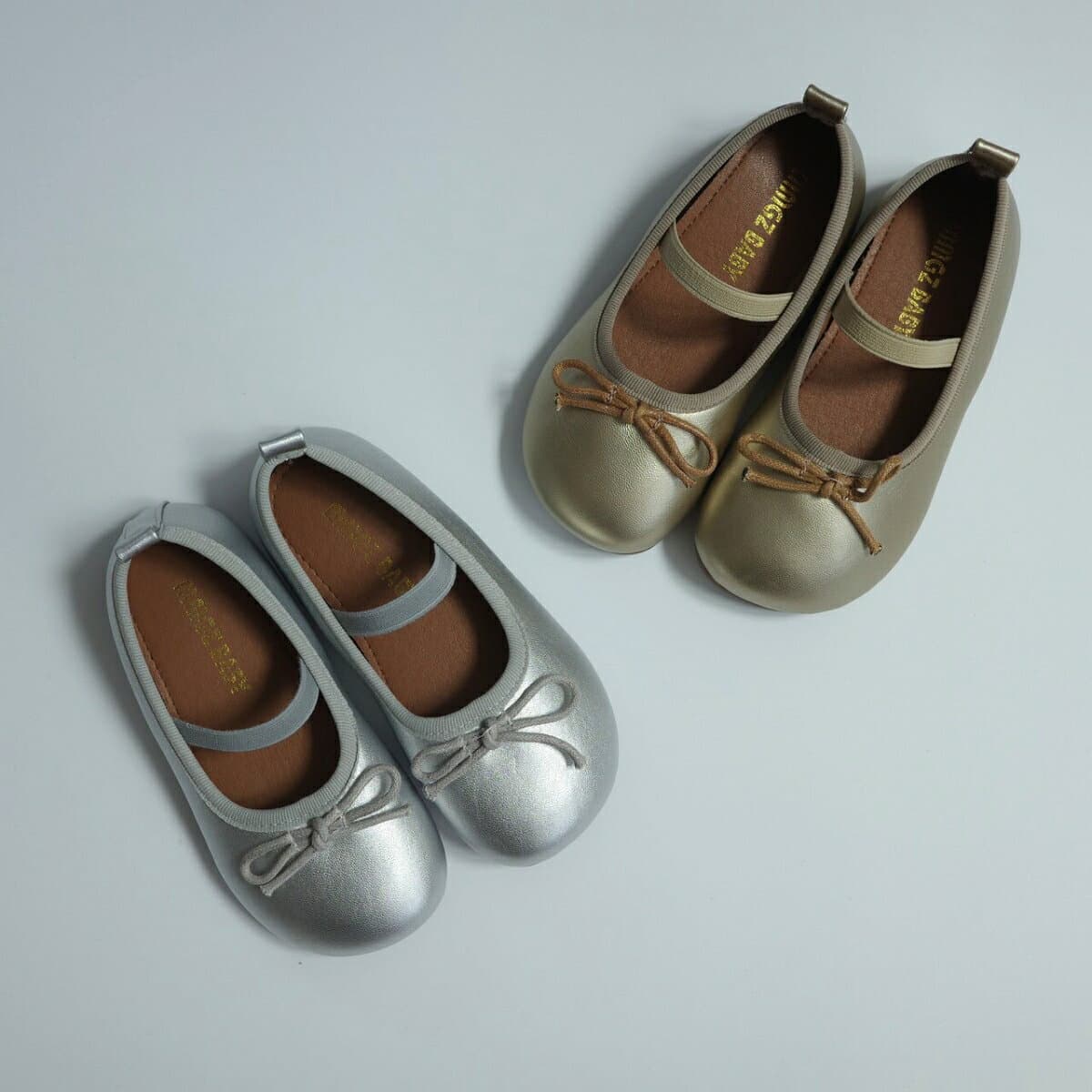 ベビー キッズ 靴 metallic ribbon pumps メタリック ゴールド シルバー リボン パンプス ストラップ シューズ レザー 合皮 皮 おしゃれ かわいい 女の子 13~19cm 子供 お出かけ イベント フォーマル 韓国 風 海外 輸入 子供服 春 夏 秋 冬 送料無料 thumbnail 2
