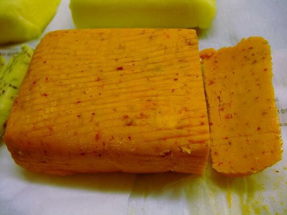 フランス　ブルターニュ産　手造り搾乳バター　イヴ　ボルディエ　エスプレット産唐辛子入りバター　125g ＊同梱注意