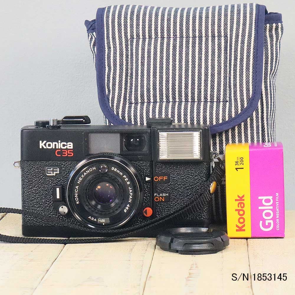 【整備済】【保証付 】　コニカ　KONICA C35 EF　S/N 1853145（ケース・フイルム付セット）　フィルムカメラ　フイルムカメラ　【中古】 — 1/3