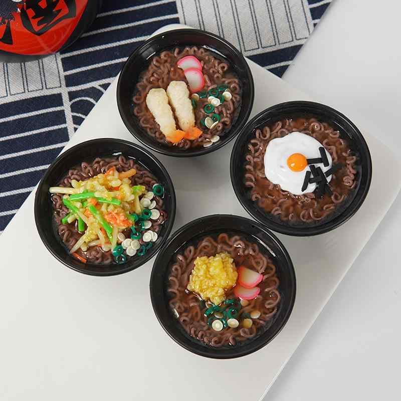 キーホルダー ユニーク おもしろ ラーメン 蕎麦 どんぶり型 食品サンプル ミニチュア フェイクフード カップ麺 食べ物モチーフ チャーム