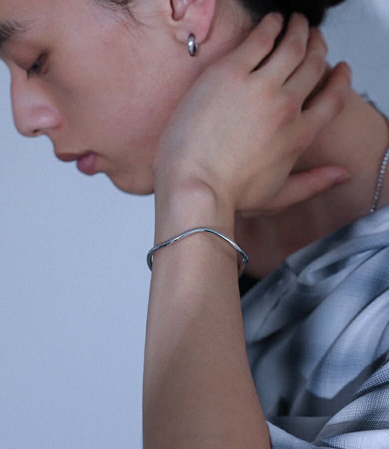 バングル メンズ アクセサリー ブレスレット シルバー 銀色 ウェーブデザイン 細身 重ね付け シンプル きれいめ 上品 春 夏 秋 冬 オシャレウォーカー※メール便可※【2】 thumbnail 3