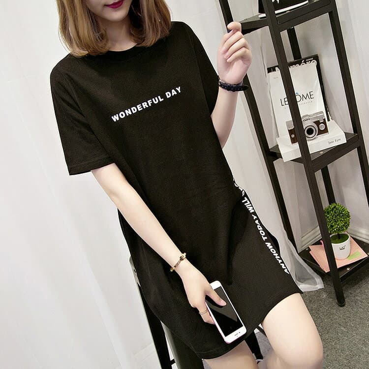チュニック チュニックワンピ カットソー ワンピース Tシャツ 半袖 レディース トップス 丈長め サイドスリット 丸首 ラウンドネック 英語 英字 プリント ロゴ シンプル カジュアル 個性的 おしゃれ かわいい ブラック 黒 ホワイト 白 女性 デイリー 普段使い 大きいサイズ thumbnail 2