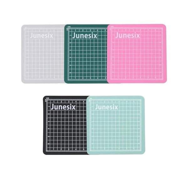 【送料無料】カッターマット 8x8cm 5枚入り PVC Cutting Mat 傷自動癒合機能 DIY工芸品用 プラモデル フィギュア製作に オフィス用品 文房具