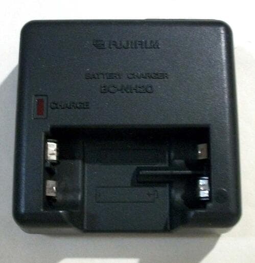 【中古】富士フィルム BC-NH20 充電器　FUJIFILMバッテリーチャージャー　 充電池用BATTERY 単4電池 2本用CHARGER