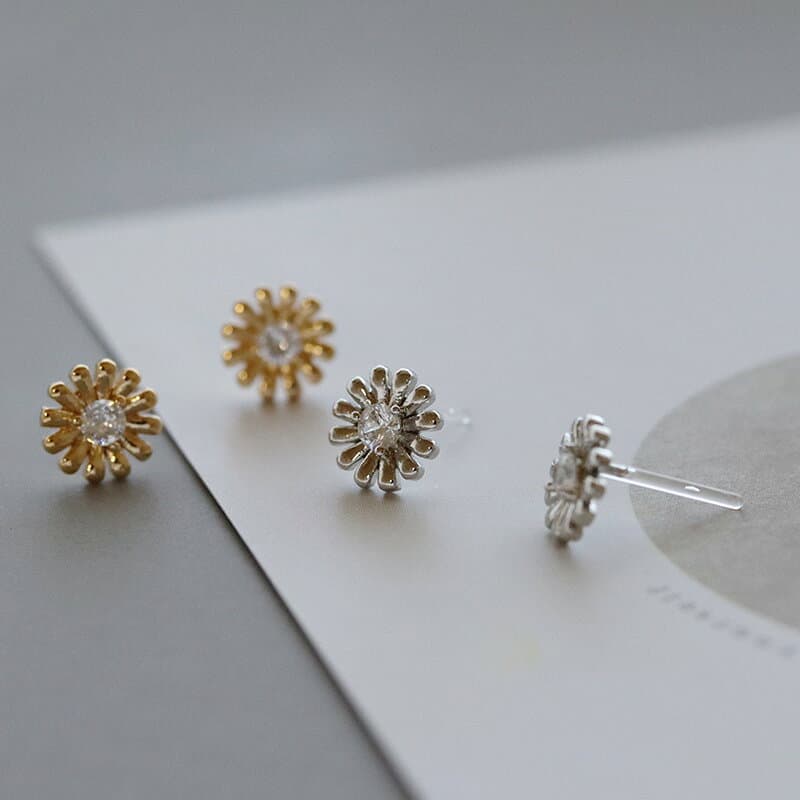 【自分で選べる◆セット割り対象商品】 ピアス イヤリング 金属アレルギー 対応 レディース ニッケルフリー キュービックジルコニア 樹脂 オメガ 花 フラワー 華奢 上品 小さめ ミニ ゴールド シルバー シンプル 結婚式 プレゼント 女性 メール便送料無料 thumbnail 3