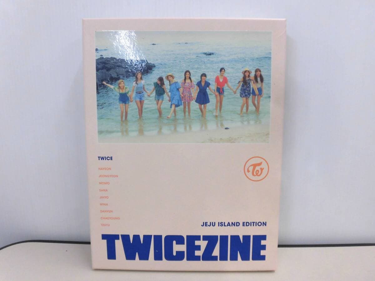 10095B◇TWICE 全員直筆サイン TWICEZINE JEJU ISLAND EDITION 済州島 写真集 フォトカード DVD付 韓国 K-POP アイドルグッズ◇中古保管品 — 1/10
