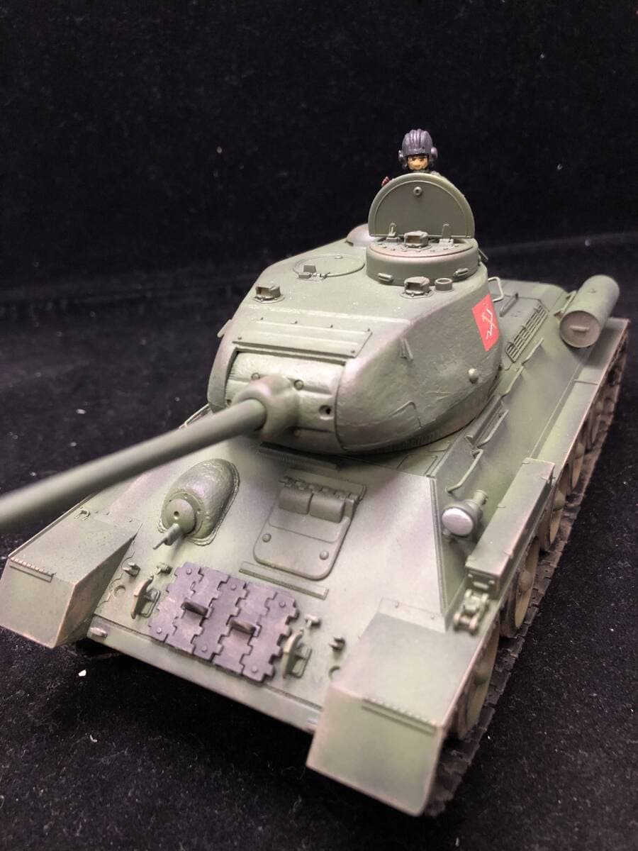 ガールズ&パンツァー 劇場版・最終章 ドラゴン 1/35 T34/85 プラウダ高校 カチューシャ フィギュア付完成品 — 1/10