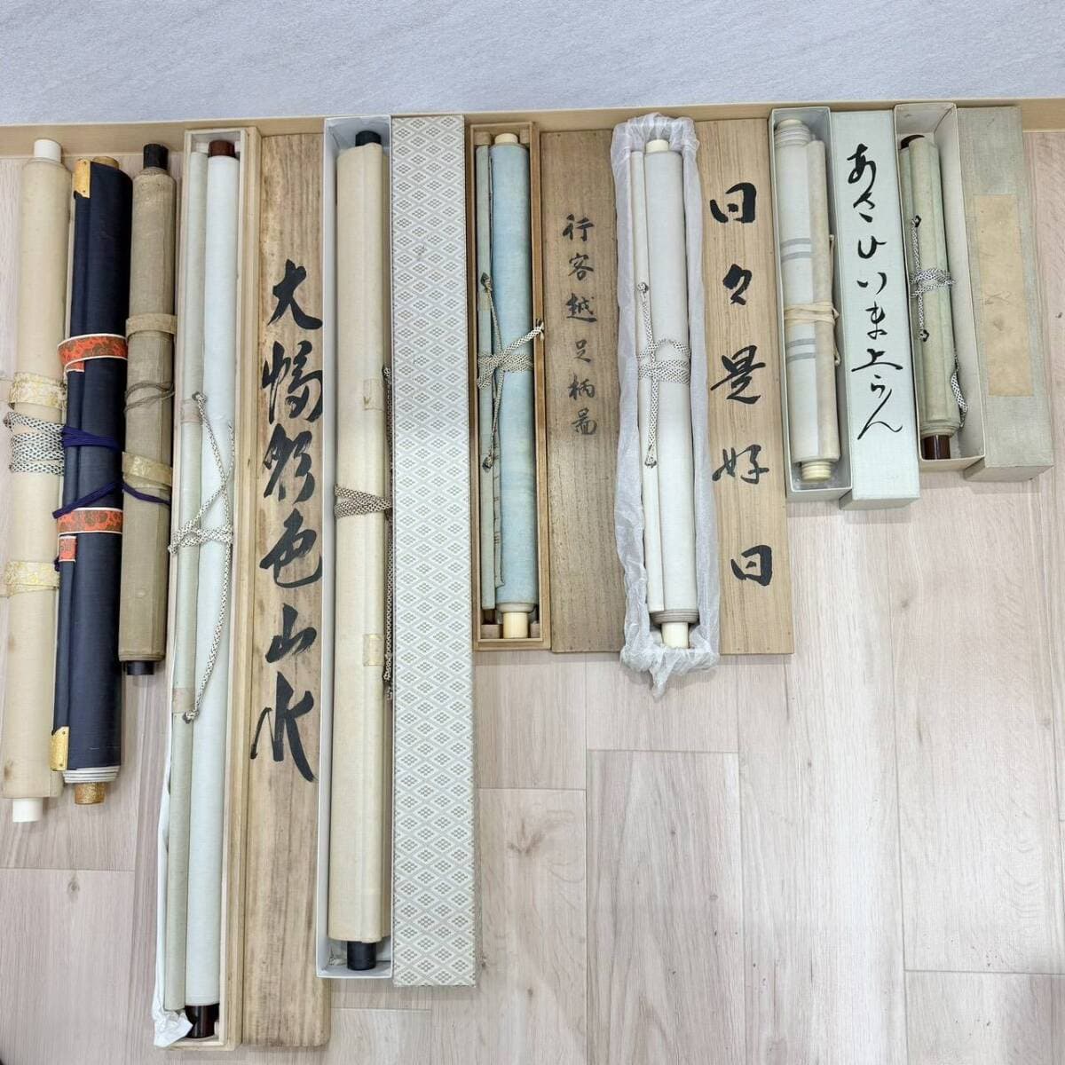 【ITY205a】掛軸おまとめ 書画 古美術 骨董品 水墨画 掛軸箱付き コレクション アンティーク 美術品 — 1/10