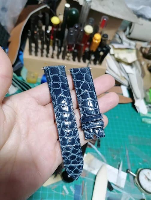 【春屋革具】特選 最高級クロコダイルベルト 本物ワニ革 腕時計交換ベルト ルト 職人手作り 交換用ベルト サイズ選択可 — 1/4