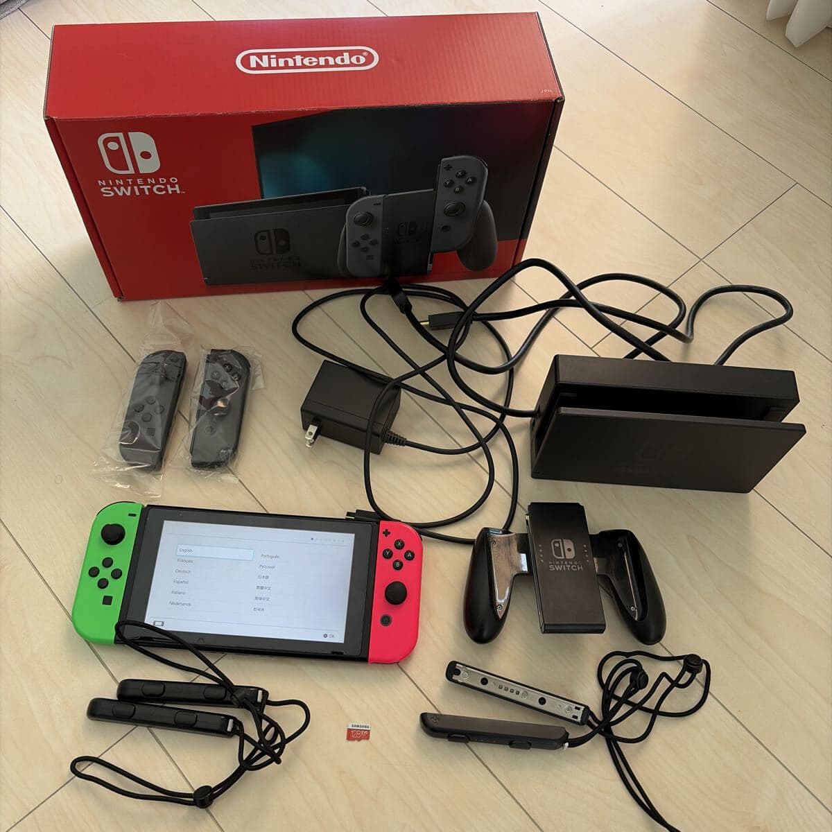 Nintendo Switch 本体 HAC-001 バッテリー強化版 箱付き 付属品完備 プラスJoy-Conおまけ SDカードおまけ — 1/7